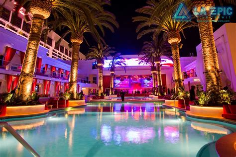 drais las vegas pool party.